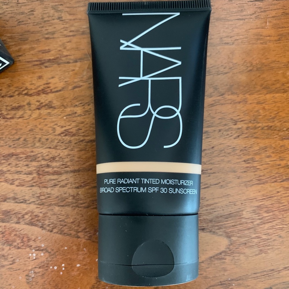 Nars Pure Radiant Tinted Moisturiser